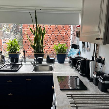 Double Room In Great Barr Near M5 - M6 - Parking - Tv Bed-Garden 伯明翰 外观 照片