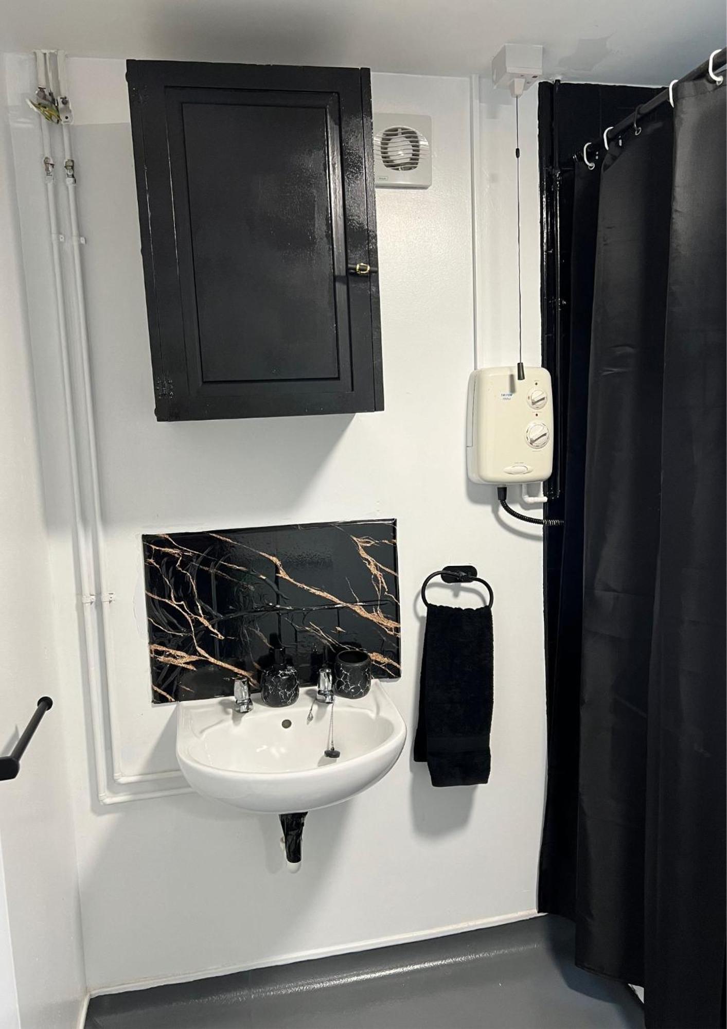 Double Room In Great Barr Near M5 - M6 - Parking - Tv Bed-Garden 伯明翰 外观 照片